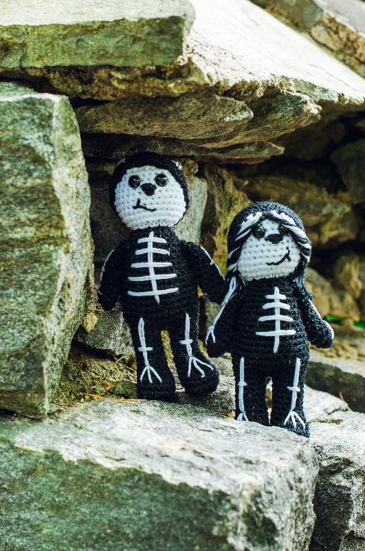 ---Mr. & Mrs. Skeleton (Crochet)