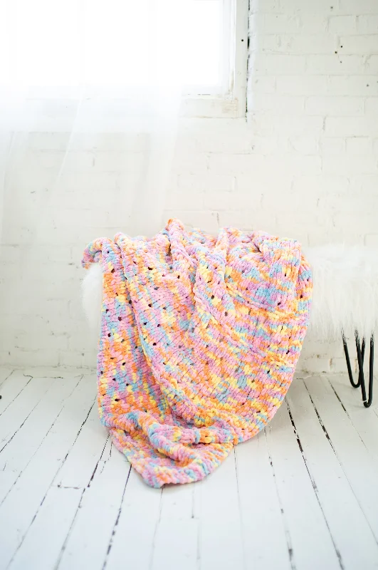 - Foldable and portable cat bagCora Eyelet Afghan (Knit)